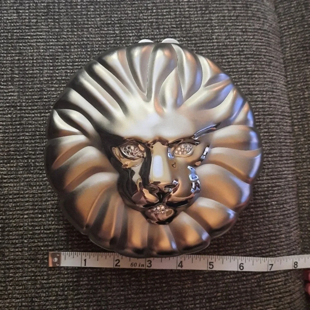 🚚 MOVING SALE Vintage brushed gold Lion's Head hard case minaudière crossbody - Picture 13 of 15